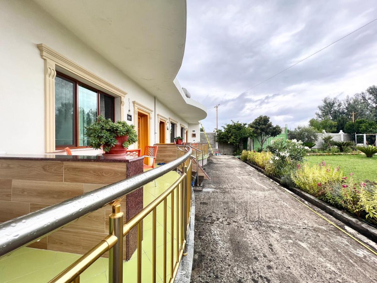 Ponari Apartments Rrotull Buitenkant foto