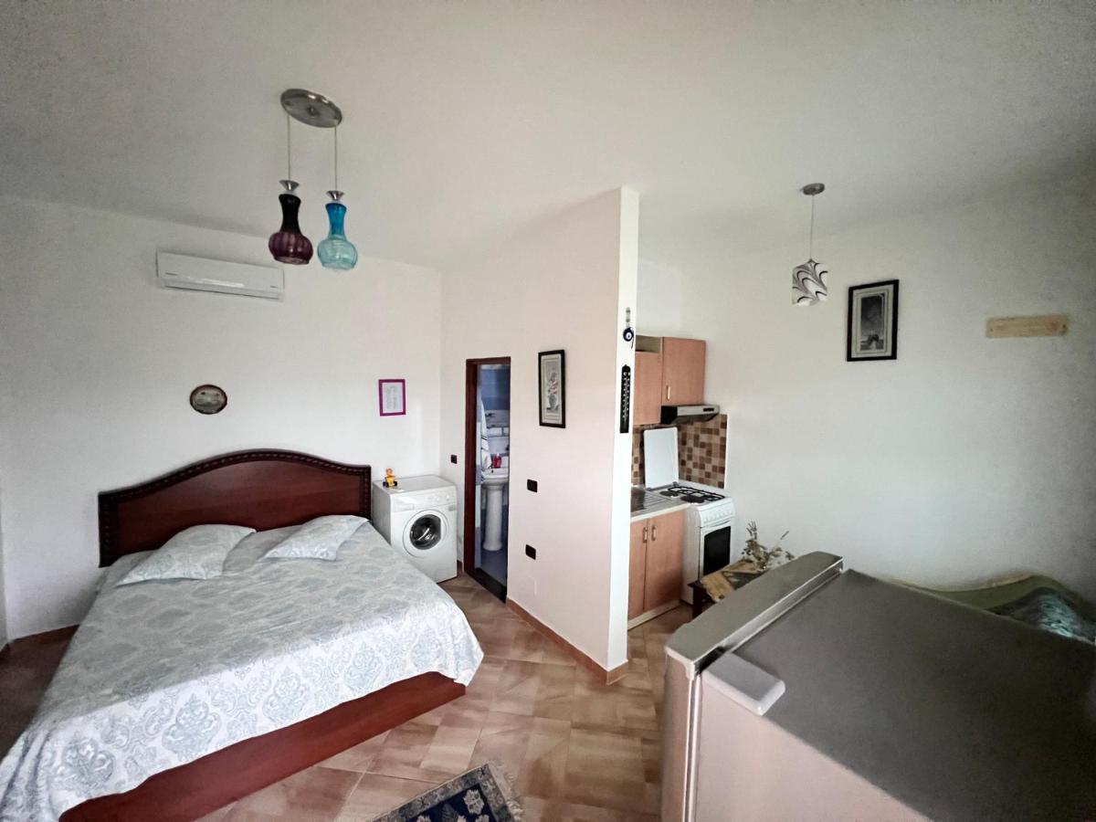Ponari Apartments Rrotull Buitenkant foto