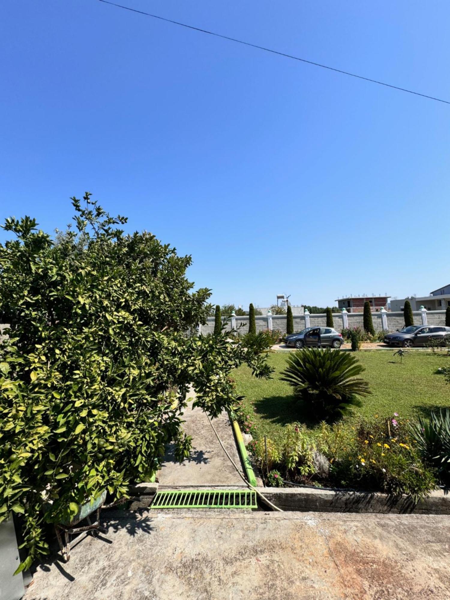 Ponari Apartments Rrotull Buitenkant foto