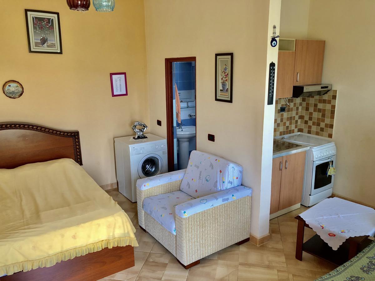 Ponari Apartments Rrotull Buitenkant foto